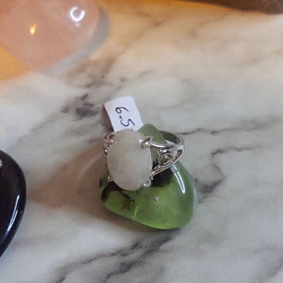 Size 7 Snow Quartz Gemstone Silver Plated Rings - Picture 6 of 14